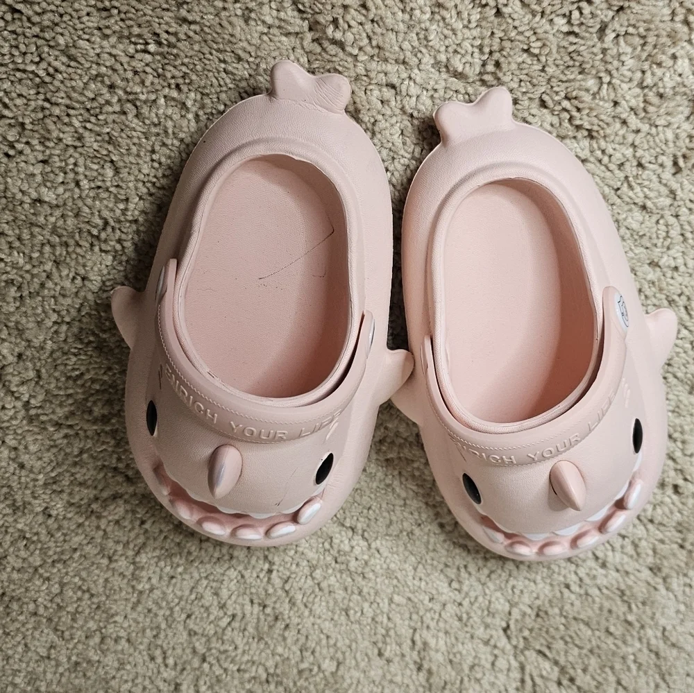 EVA Non-Slip  Girls Croc Shark Slides with Straps Size 160 16cm